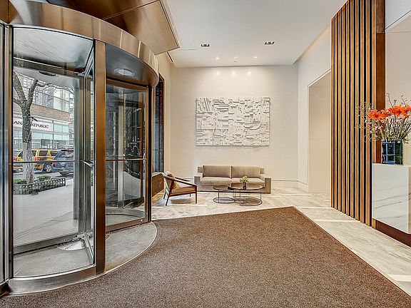 3rd image of 111 W 67th St APT 24K