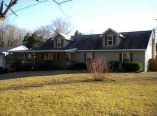 15 Clubhouse Rd, Pine Grove, PA 17963