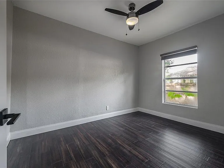 1222 E Curtis St — Photo 11