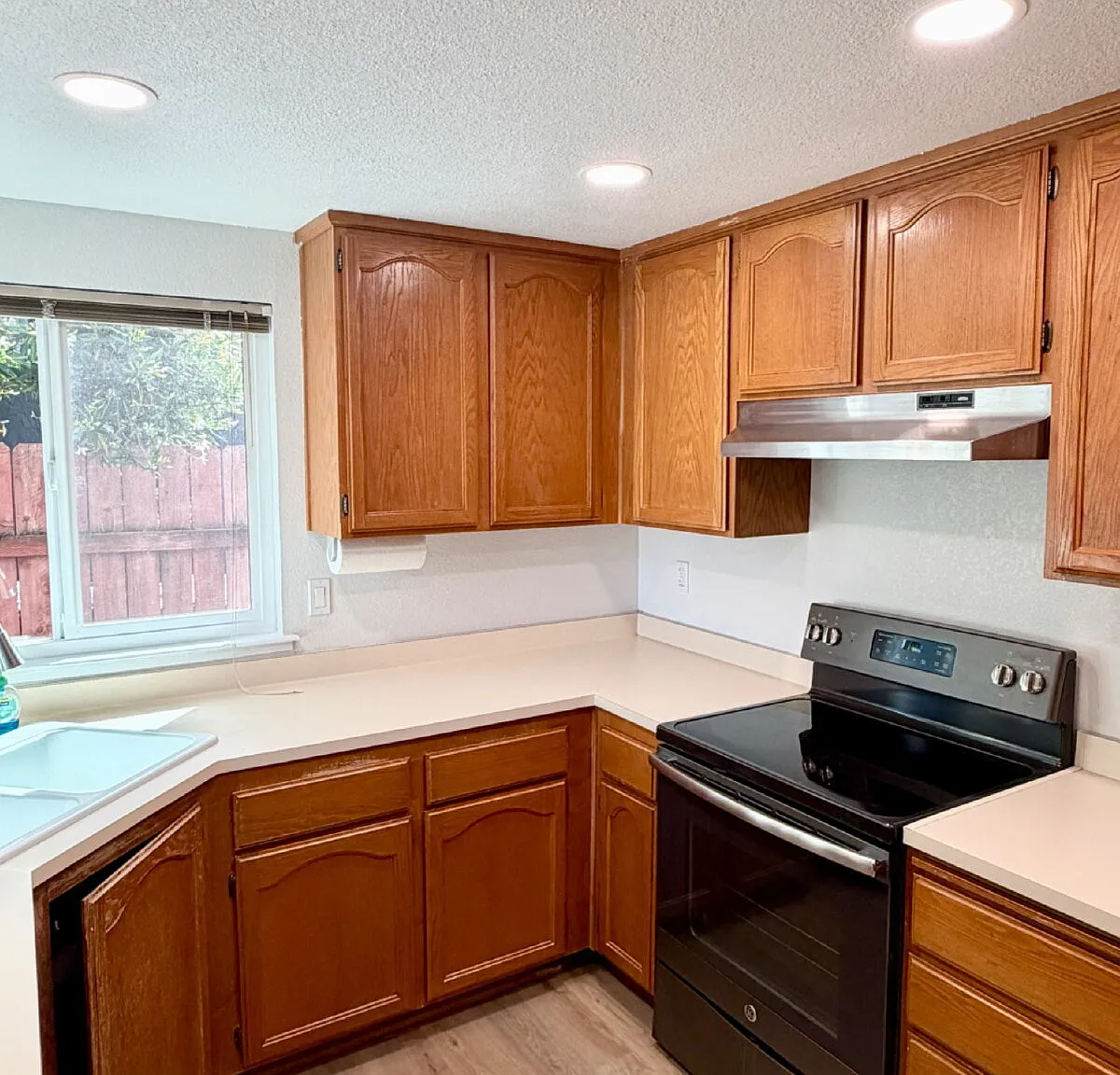 3 bed, 2.0 bath, 1219 sqft, $2,550 — Photo 4