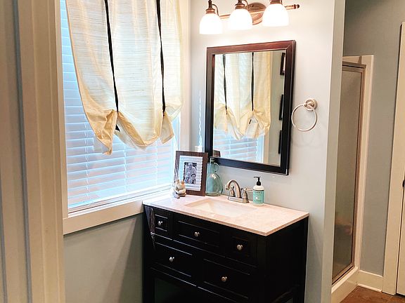 Downstairs full bathroom 