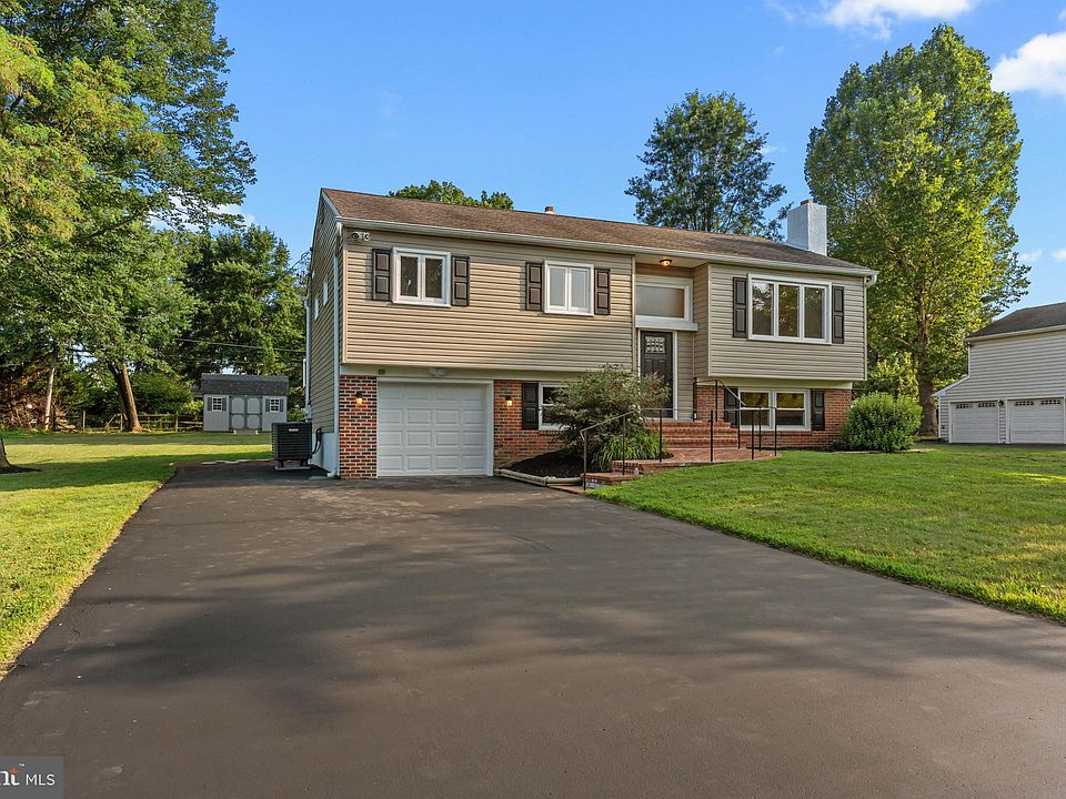 1st image of 158 Meadow Ln