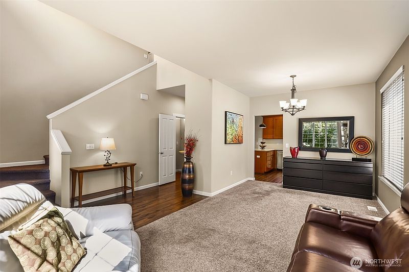 5th image of 3711 Santis Loop SE