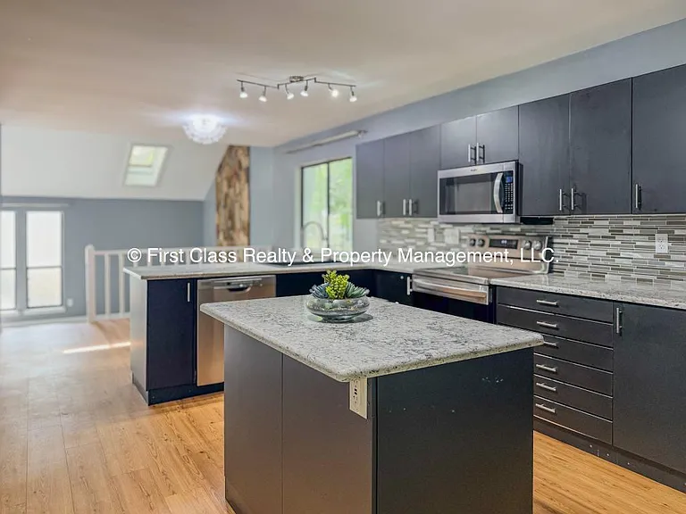 8015 Tiburon Cir — Photo 43