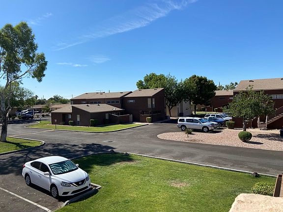 3rd image of 2693 E Oakleaf Dr