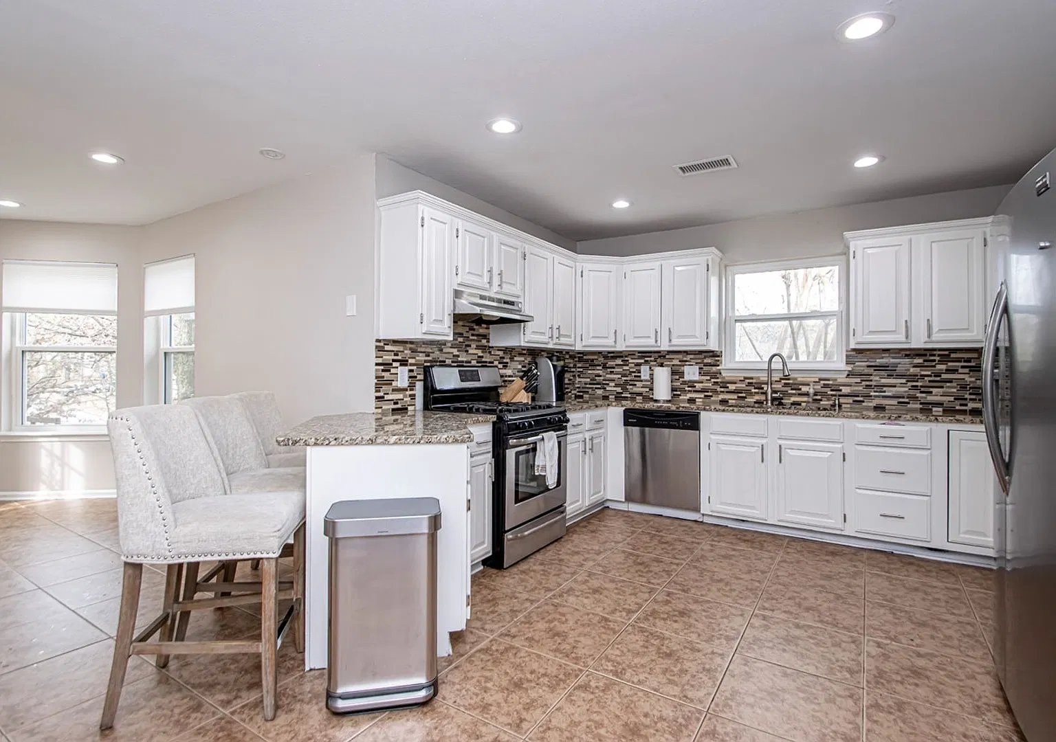 Spacious 4-Bedroom Home in West Little Rock Near Starbucks & The Athletic Club — Photo 3