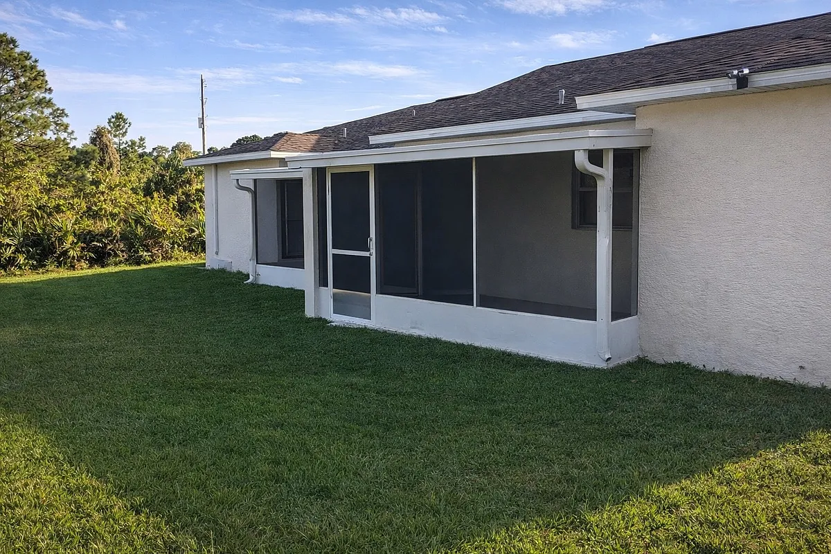 Building Photo - 4964 Leonard Blvd S #1