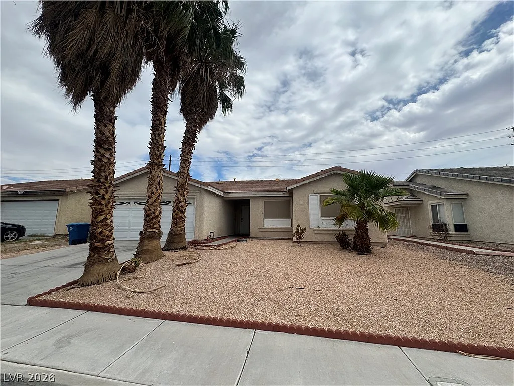 3 bed, 2.0 bath, 1304 sqft, $1,990 — Photo 2