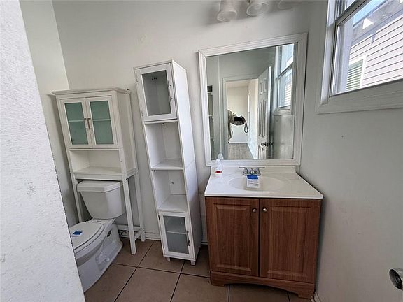 5th image of 2520 Annette St