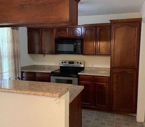4th image of 211 Goodhue Ave