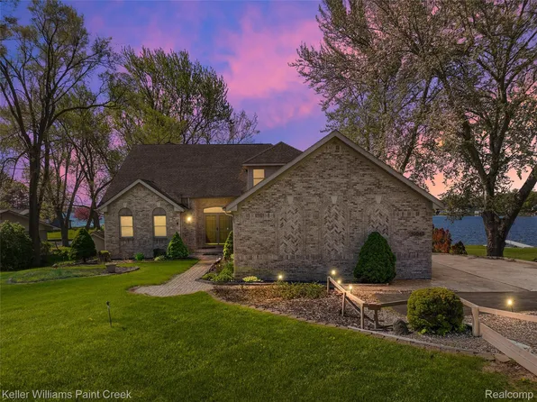 10045 Highland Rd, White Lake, MI 48386
