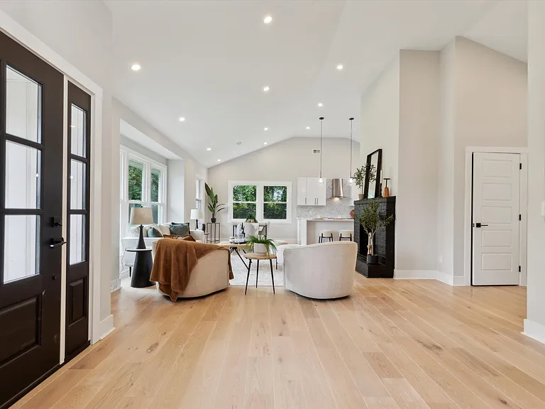 104 Furlong Ave — Photo 3