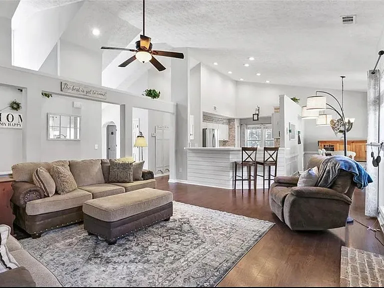 4015 Delamar Dr — Photo 10
