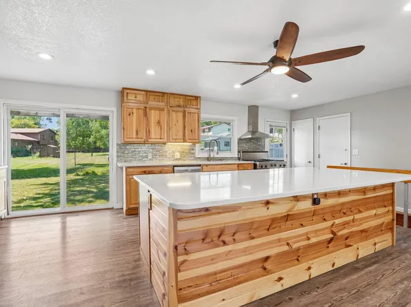 15204 Lead St, Burnsville, MN 55306