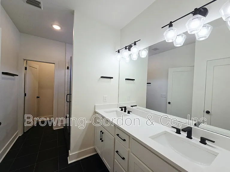 3209 Curtis St — Photo 11