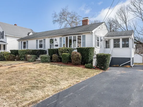 49 Oak St, Wakefield, MA 01880