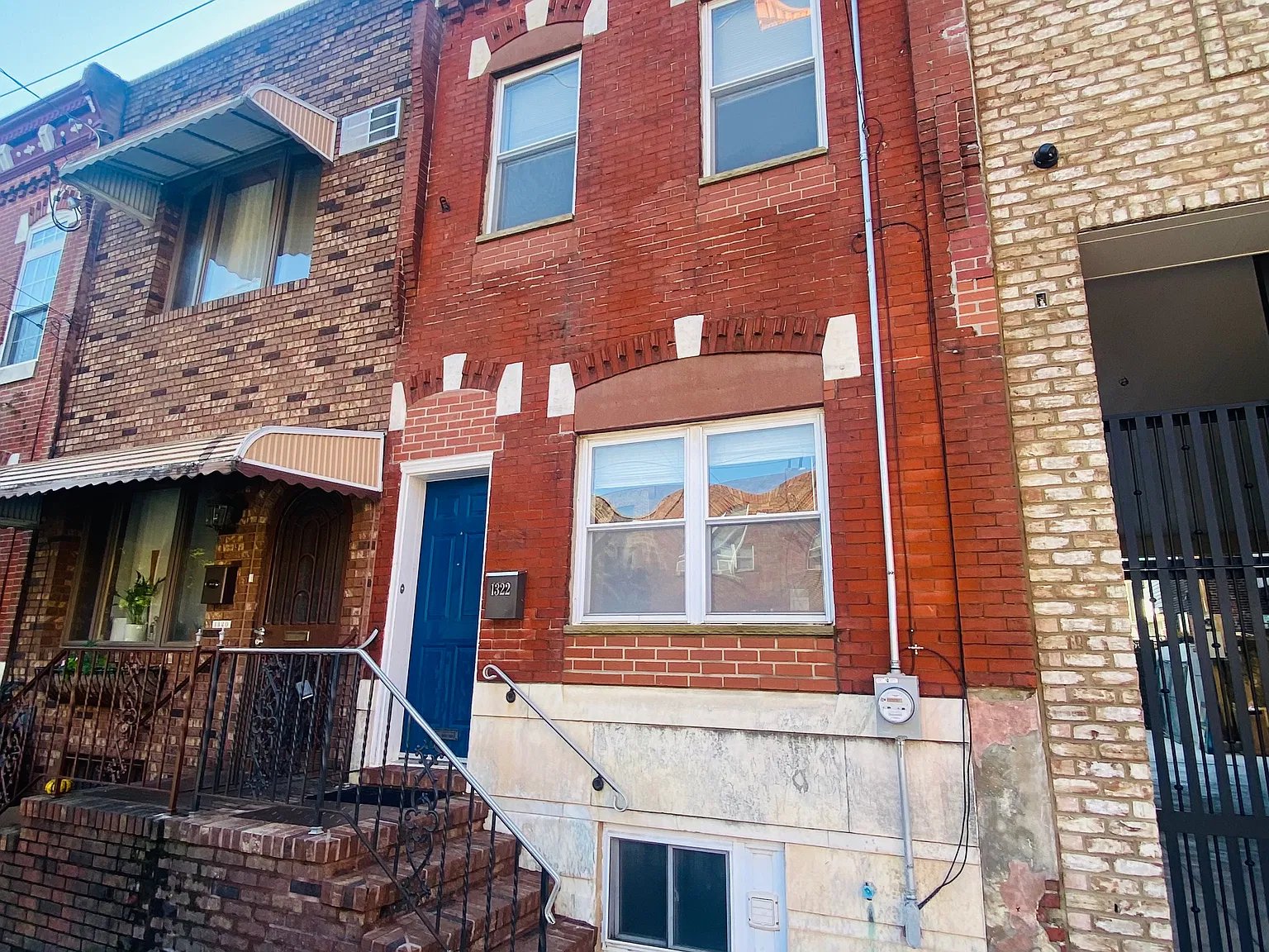 3 bed, 1.5 bath, 1050 sqft, $2,175 — Photo 1