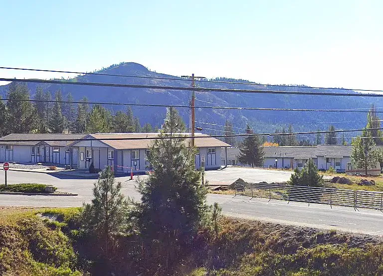 466 Thornton Dr — Photo 1