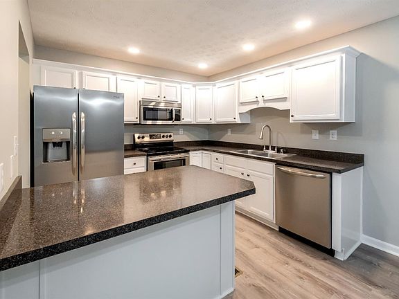 5th image of 225 White Oak Trce