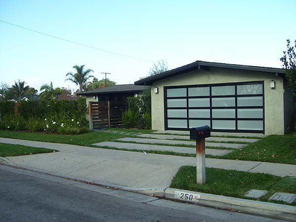 1st image of 250 E Bay St