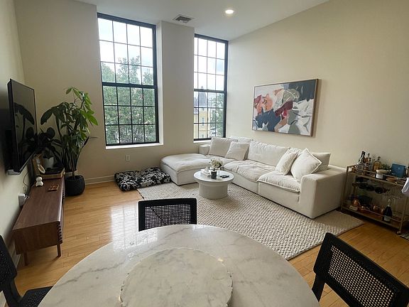 3rd image of 72 Ashland St APT 305