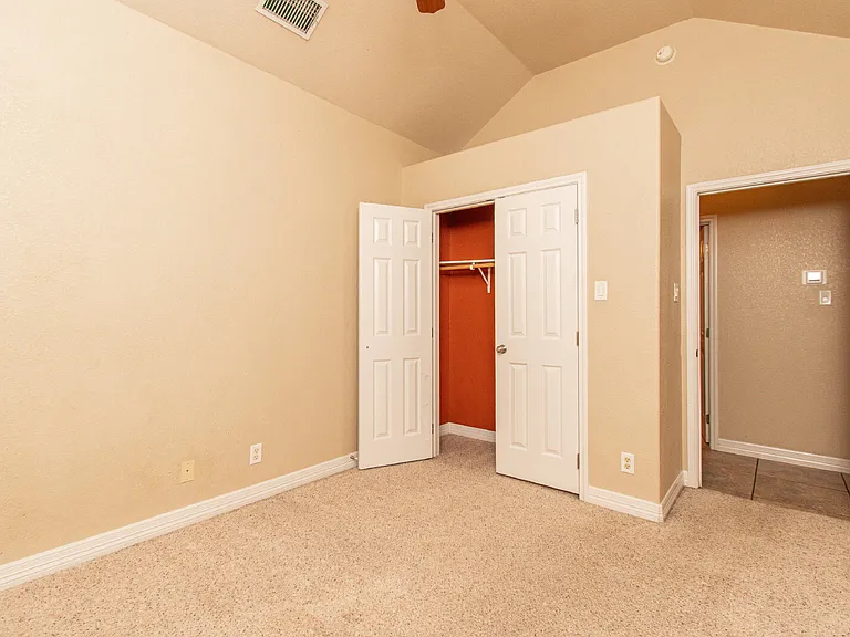 1401 Saxon Cir — Photo 18