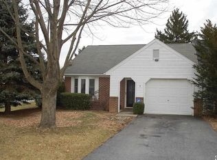 1 Fieldcrest Dr, Mechanicsburg, PA 17050