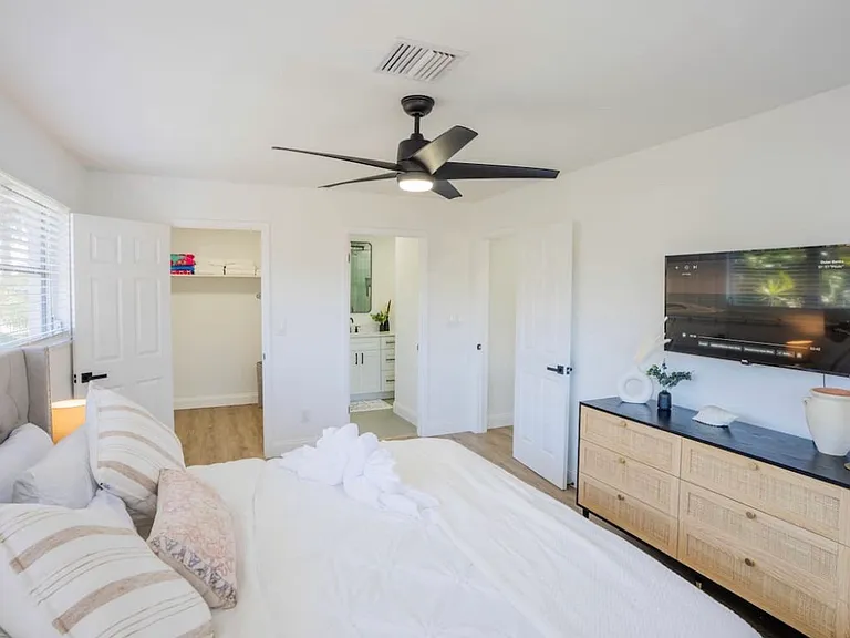 3649 SE 5th Ct — Photo 12