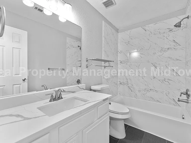 6100 Wall St — Photo 10