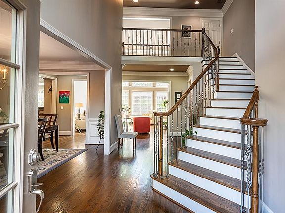 4th image of 6825 Blackthorn Ln