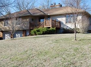 9204 NW 78th St, Weatherby Lake, MO 64152