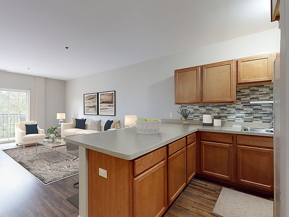4th image of 10 N Lake St APT 213