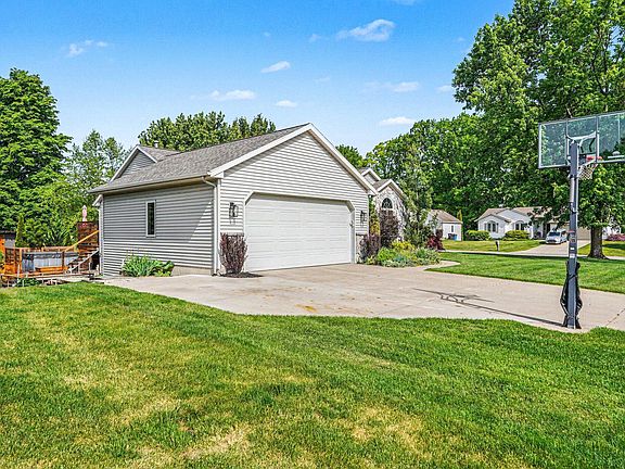 4th image of 7161 Pine Oak Ln