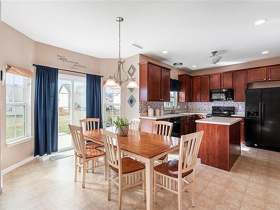 3rd image of 11273 Dobbins Dr