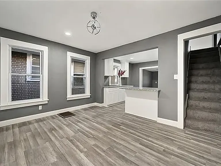 2614 Indiana Ave — Photo 10