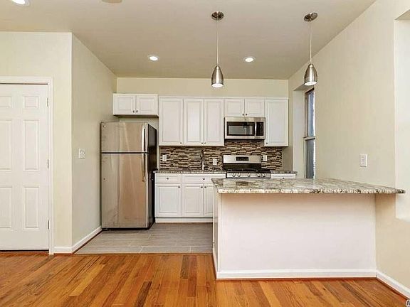 3rd image of 413 Halsey St #2BB