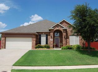 8212 Muirwood Trl, Fort Worth, TX 76137