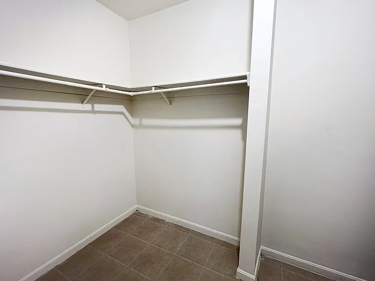 Crown Crossing Apartments — Photo 77