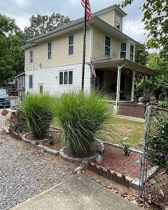 1st image of 131 Thomas Ave