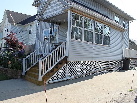 4th image of 575 Sheldon Ave SE