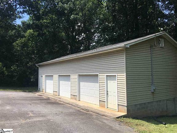 3rd image of 260 West Dr