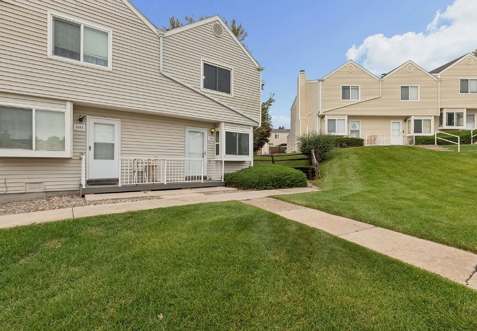 2 bed, 1.5 bath, 992 sqft, $1,595 — Photo 3