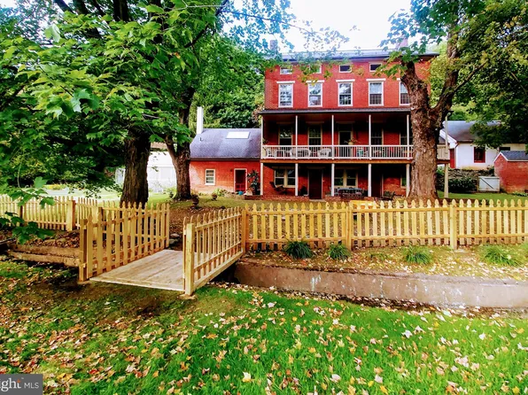 7 E Main St, New Freedom, PA 17355