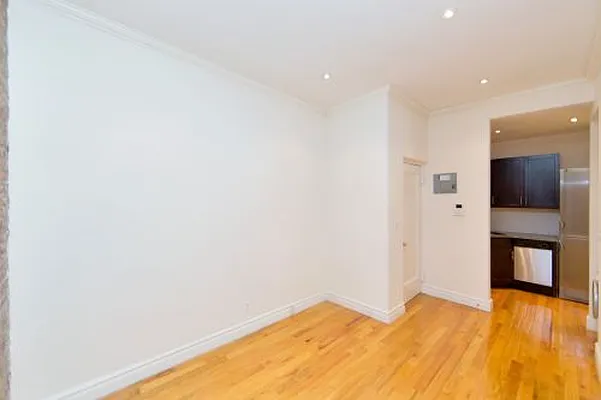 Rented by Voro New York | media 67