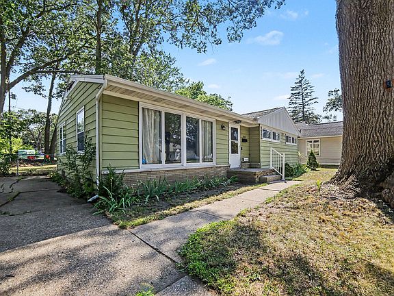 3rd image of 1333 Catherine Ave