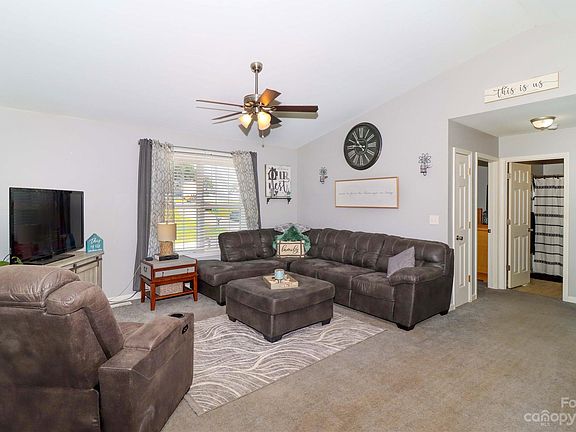 5th image of 101 Parkview Pl
