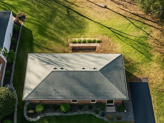 5th image of 311 Summit Dr