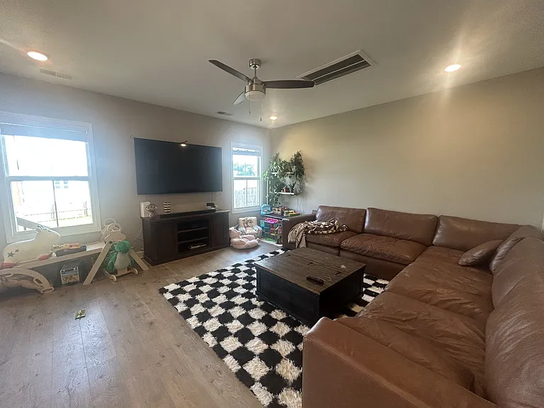 427 Mattingly Dr — Photo 7