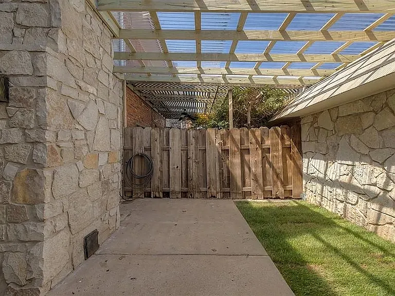3057 W Wilshire Blvd — Photo 26