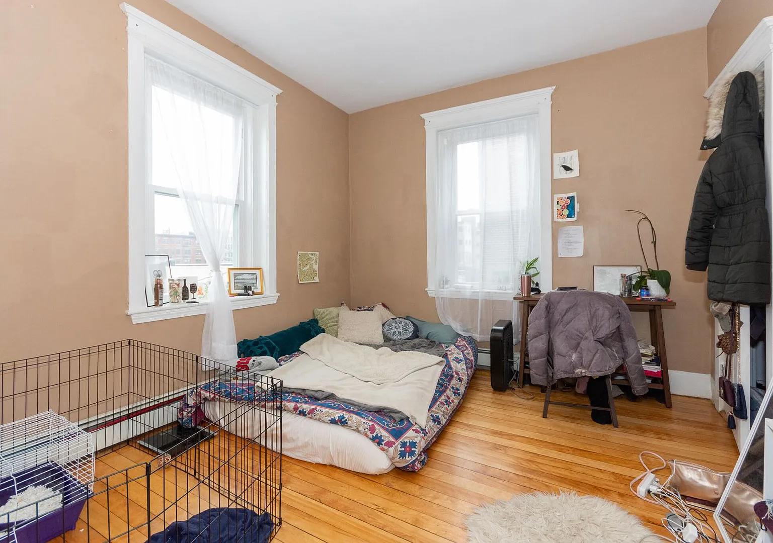 Large 5 bed in Allston — Photo 3